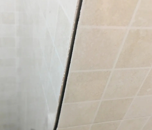 蓟州瓷砖空鼓维修公司分享阳台瓷砖脱落的修复过程可以分为以下几个步骤
