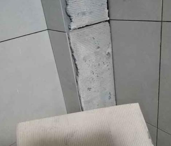 蓟州瓷砖空鼓维修公司分享下厨房瓷砖脱落的补救措施。